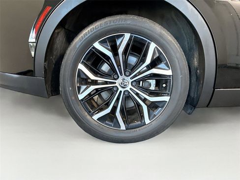 Used 2023 Toyota Crown AWD/4WD image 15