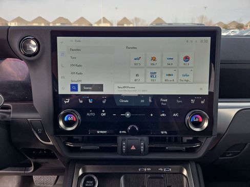 Used 2024 Lexus GX 550 w/ Accessory Package (31) image 28