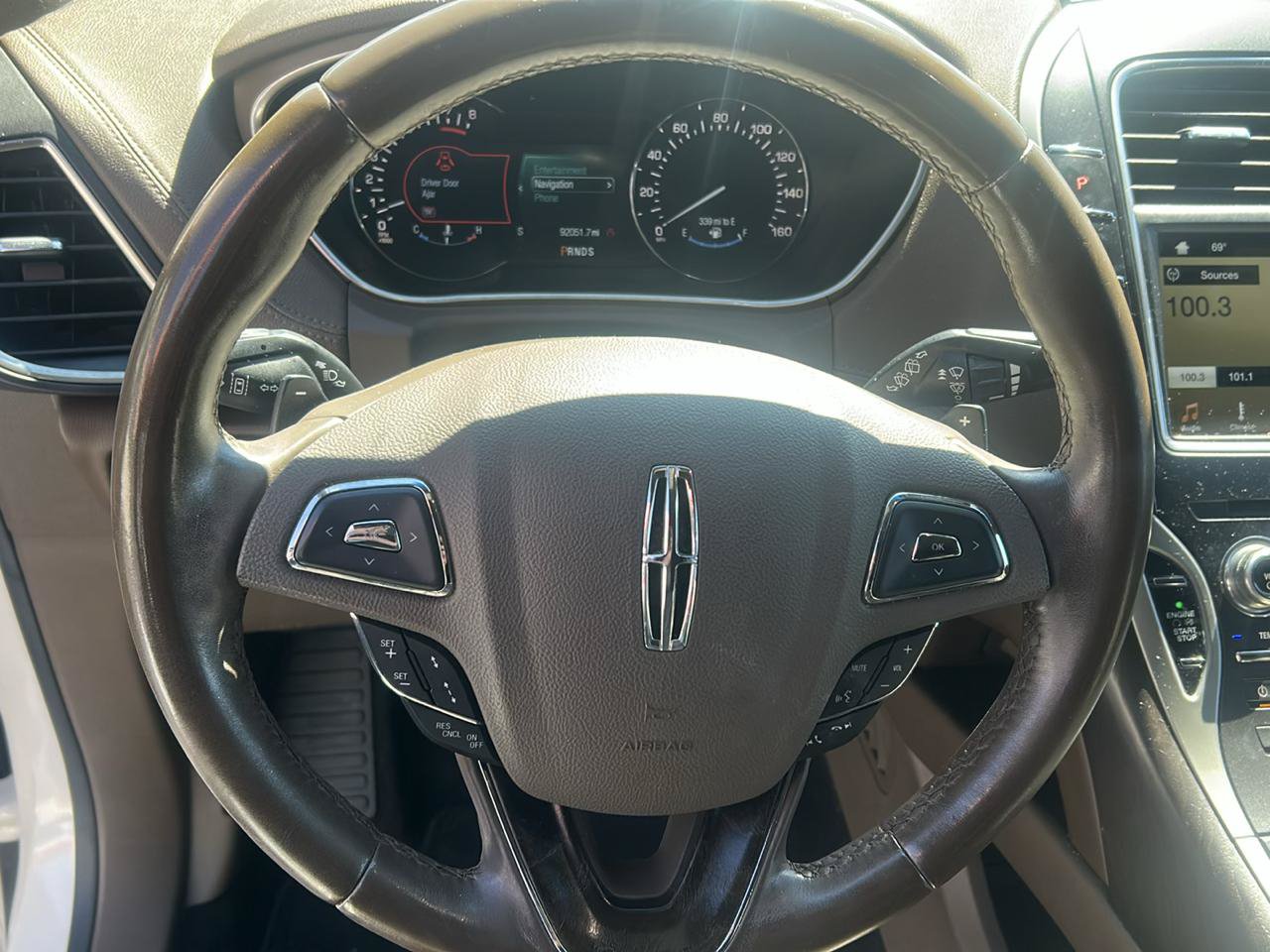 Used 2016 Lincoln MKX Reserve w/ Driver Assistance Package FWD image 16