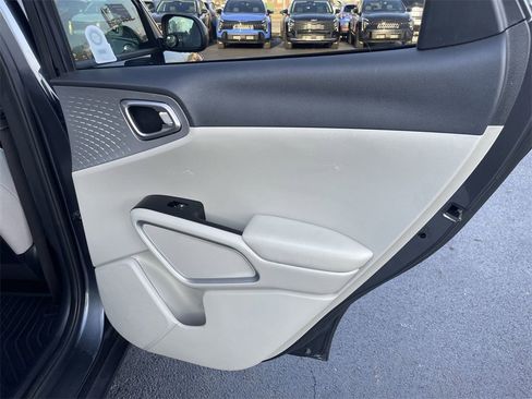 Used 2020 Kia Soul LX image 21