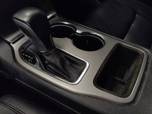Used 2018 Jeep Grand Cherokee Limited image 26