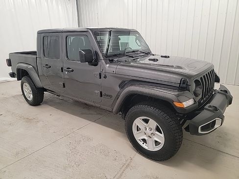 Used 2023 Jeep Gladiator Sport image 7