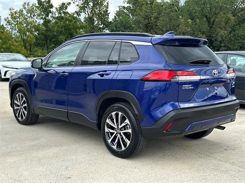 Certified 2022 Toyota Corolla Cross XLE image 7