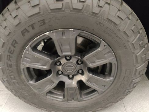 Used 2021 Nissan Titan SV w/ SV Convenience Package image 31