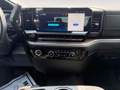 Used 2024 Chevrolet Silverado 1500 LT AWD/4WD image 11