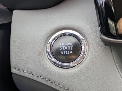 Used 2022 Toyota Highlander XLE image 19