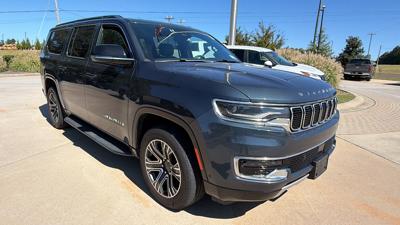 Used 2024 Jeep Wagoneer L Series II w/ Flexible Seating Group AWD/4WD image 5