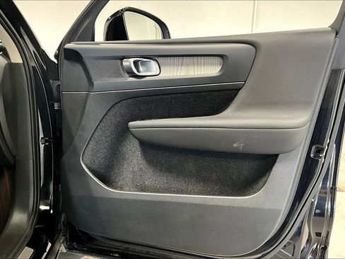 Used 2024 Volvo XC40 B5 Plus w/ Climate Package image 23