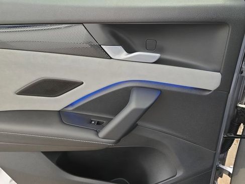 New 2026 Volkswagen Tiguan SE FWD image 17