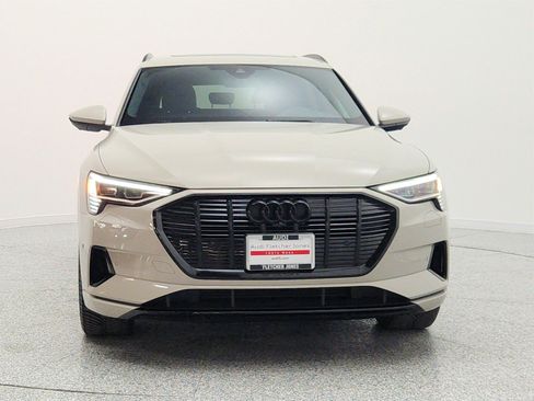 Used 2022 Audi e-tron Premium Plus AWD/4WD image 2
