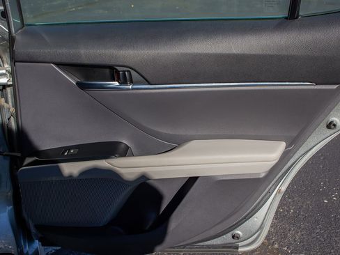 Used 2019 Toyota Camry LE image 18