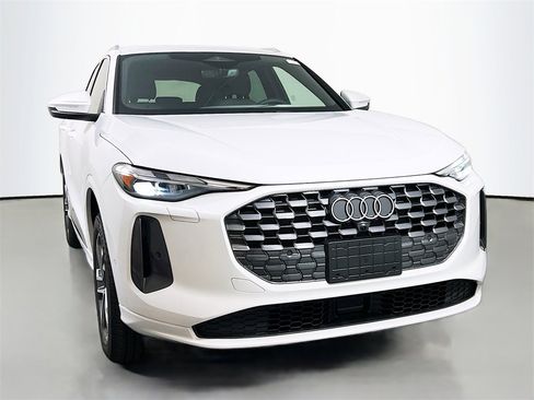 New 2025 Audi Q5 Premium image 2