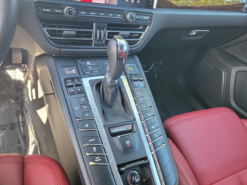 Used 2021 Porsche Macan AWD/4WD image 38