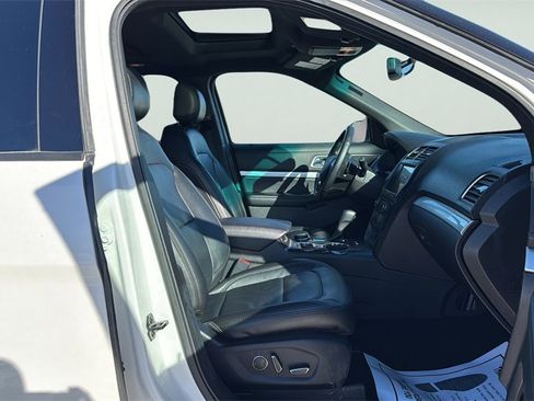 Used 2017 Ford Explorer XLT w/ Equipment Group 202A image 11