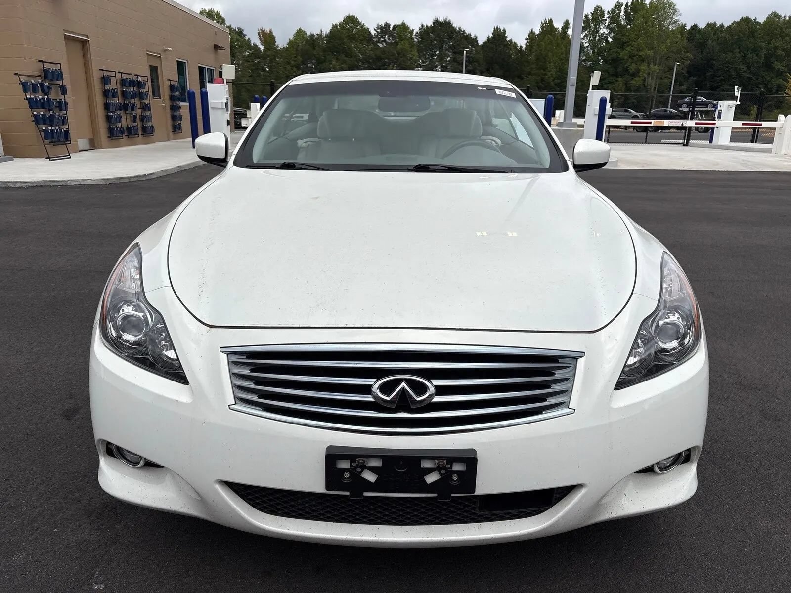 Used 2014 INFINITI Q60 Convertible w/ Premium Package RWD image 2