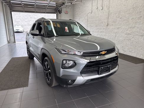 Used 2023 Chevrolet TrailBlazer LT image 2