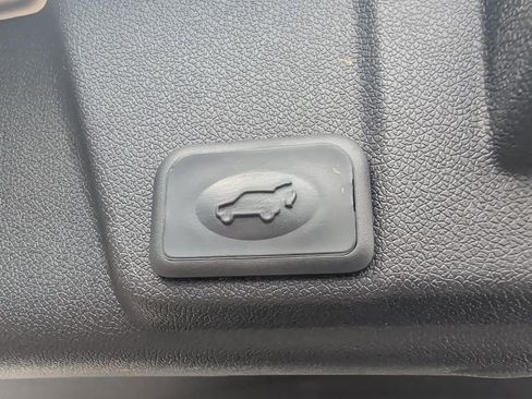 Used 2015 Chevrolet Traverse LT image 22