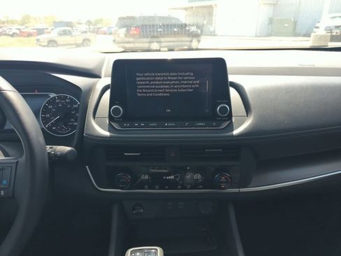 Used 2025 Nissan Rogue SV image 13