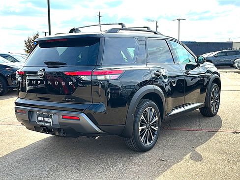 New 2026 Nissan Pathfinder Platinum image 8