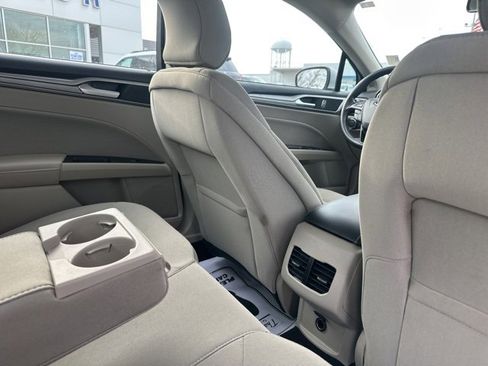 Used 2019 Ford Fusion SE image 12