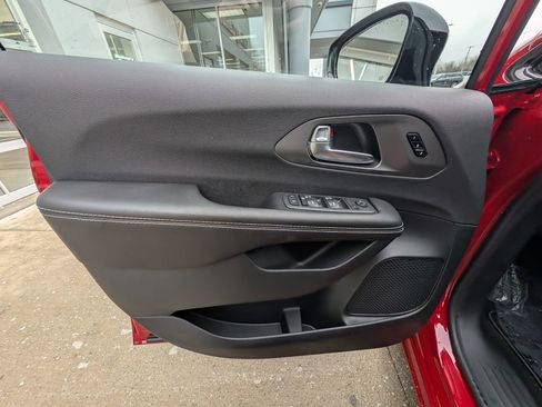 New 2026 Chrysler Pacifica Select w/ S Appearance Package image 38