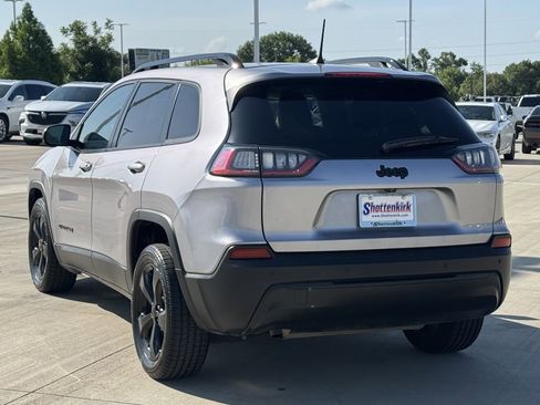 Used 2021 Jeep Cherokee Latitude Plus FWD image 4