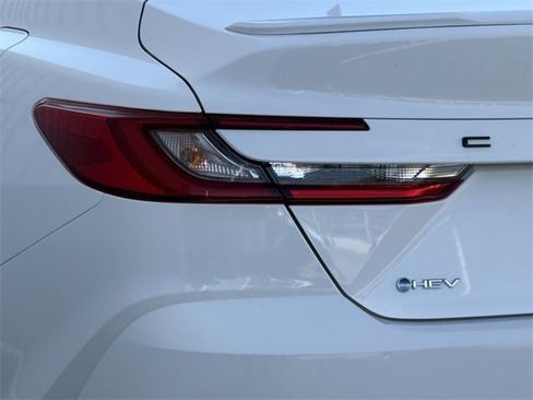 Used 2025 Toyota Camry SE w/ Convenience Package image 6