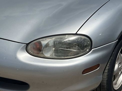 Used 1999 MAZDA MX-5 Miata RWD image 4
