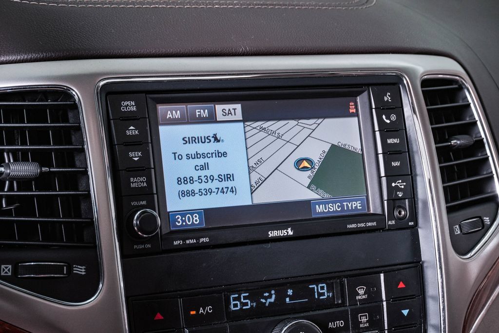 Used 2011 Jeep Grand Cherokee Overland AWD/4WD image 22