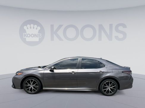 Used 2024 Toyota Camry SE FWD image 2