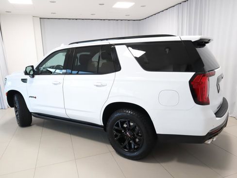 Used 2022 GMC Yukon AT4 w/ Technology Package AWD/4WD image 3