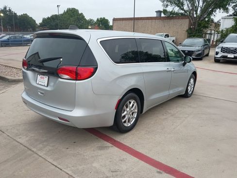 Used 2023 Chrysler Voyager LX FWD image 7