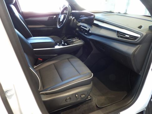 Used 2025 Buick Enclave Preferred image 26