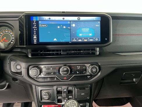 Used 2024 Jeep Wrangler Unlimited Rubicon w/ Technology Group image 12