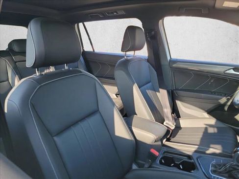 Used 2023 Volkswagen Tiguan SE R-Line image 16