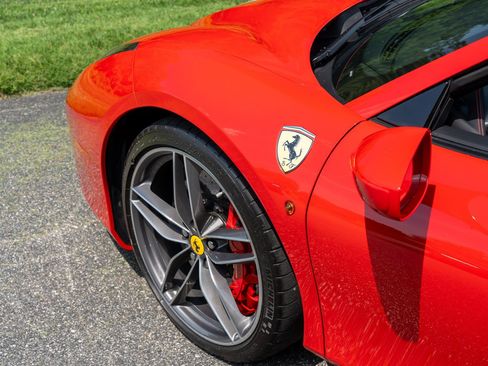 Used 2018 Ferrari 488 Spider RWD image 12