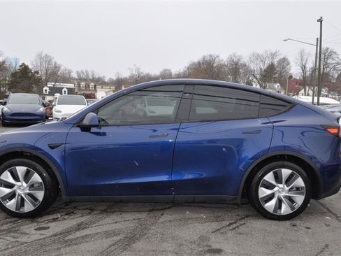Used 2024 Tesla Model Y Long Range AWD/4WD image 2