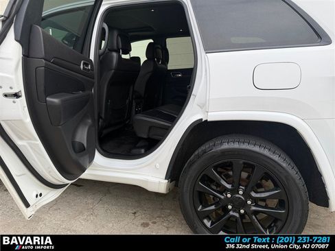 Used 2018 Jeep Grand Cherokee Altitude AWD/4WD image 25