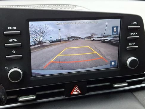 Used 2021 Hyundai Elantra SEL image 18