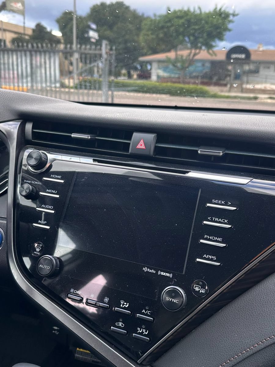 Used 2019 Toyota Camry XLE FWD image 8