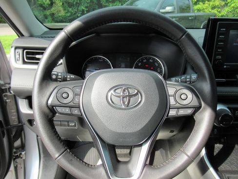 Used 2022 Toyota RAV4 XLE Premium AWD/4WD image 22