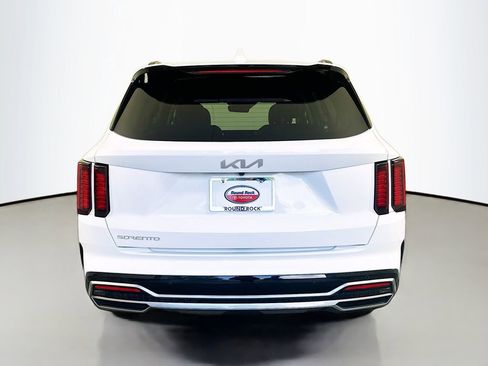 Used 2023 Kia Sorento EX w/ Panoramic Sunroof Package FWD image 6