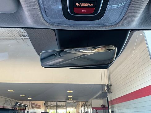 Used 2025 Hyundai Elantra Limited image 18