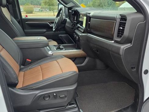 Used 2025 Chevrolet Silverado 2500 High Country w/ Technology Package image 21