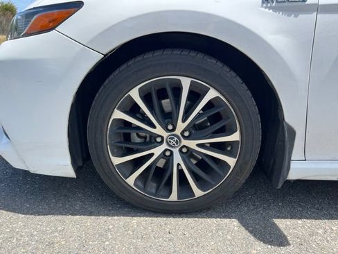 Used 2018 Toyota Camry SE FWD image 8