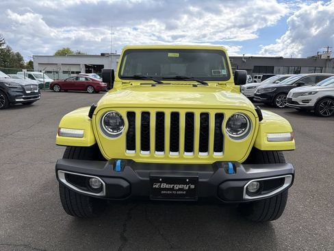 Used 2023 Jeep Wrangler Unlimited Sahara w/ Cold Weather Group AWD/4WD image 9