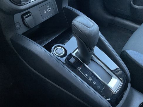 Used 2025 Nissan Versa SV image 31