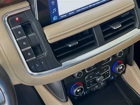 Used 2023 Chevrolet Suburban Premier w/ Advanced Technology Package AWD/4WD image 19