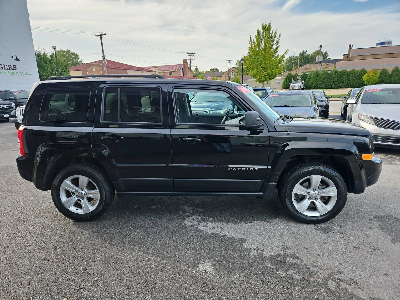 Used 2016 Jeep Patriot Latitude AWD/4WD image 7
