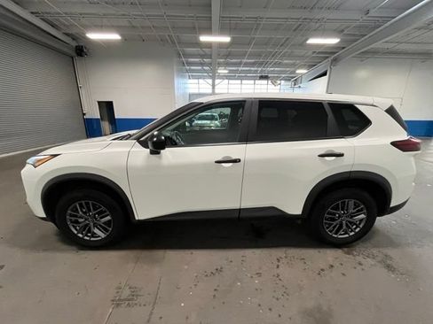 Used 2024 Nissan Rogue S AWD/4WD image 6